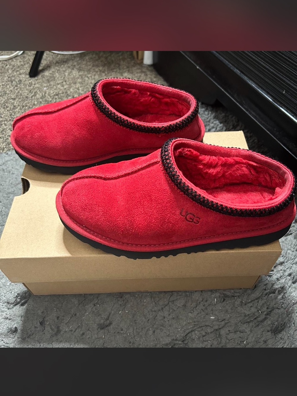 Red Ugg Tasman ll